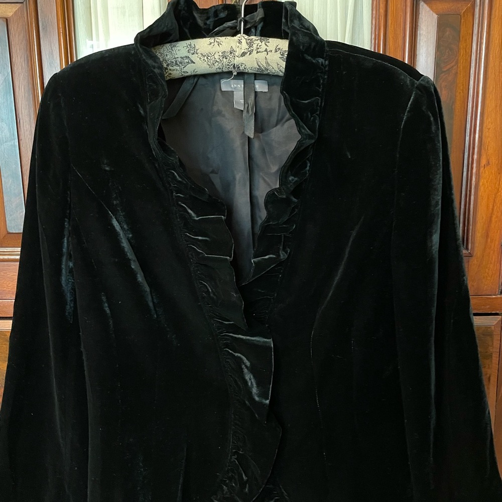 Ann Taylor Black Velveteen Rayon & Silk Ruffled Jacket Sz 8